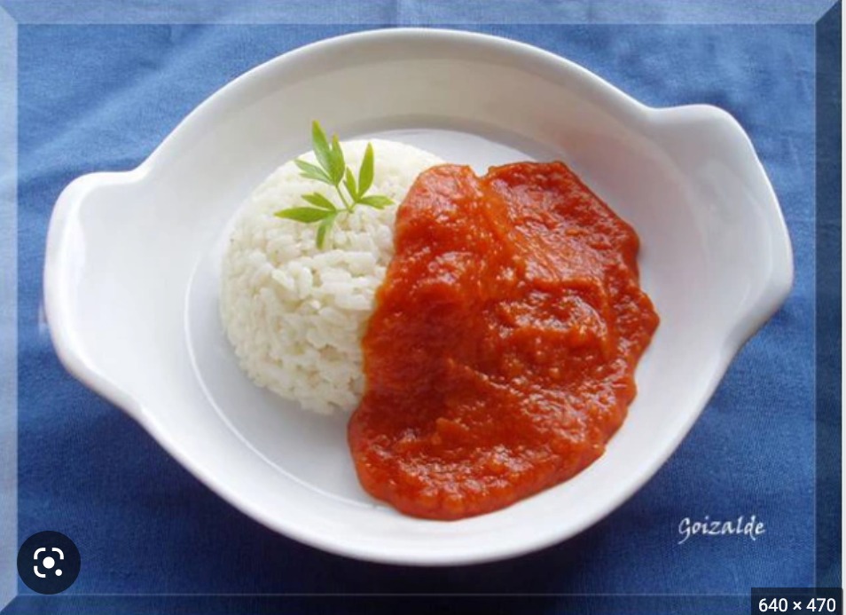 PIMIENTOS ASADOS CON ATÚN EN CONSERVA Y ARROZ CON TOMATE